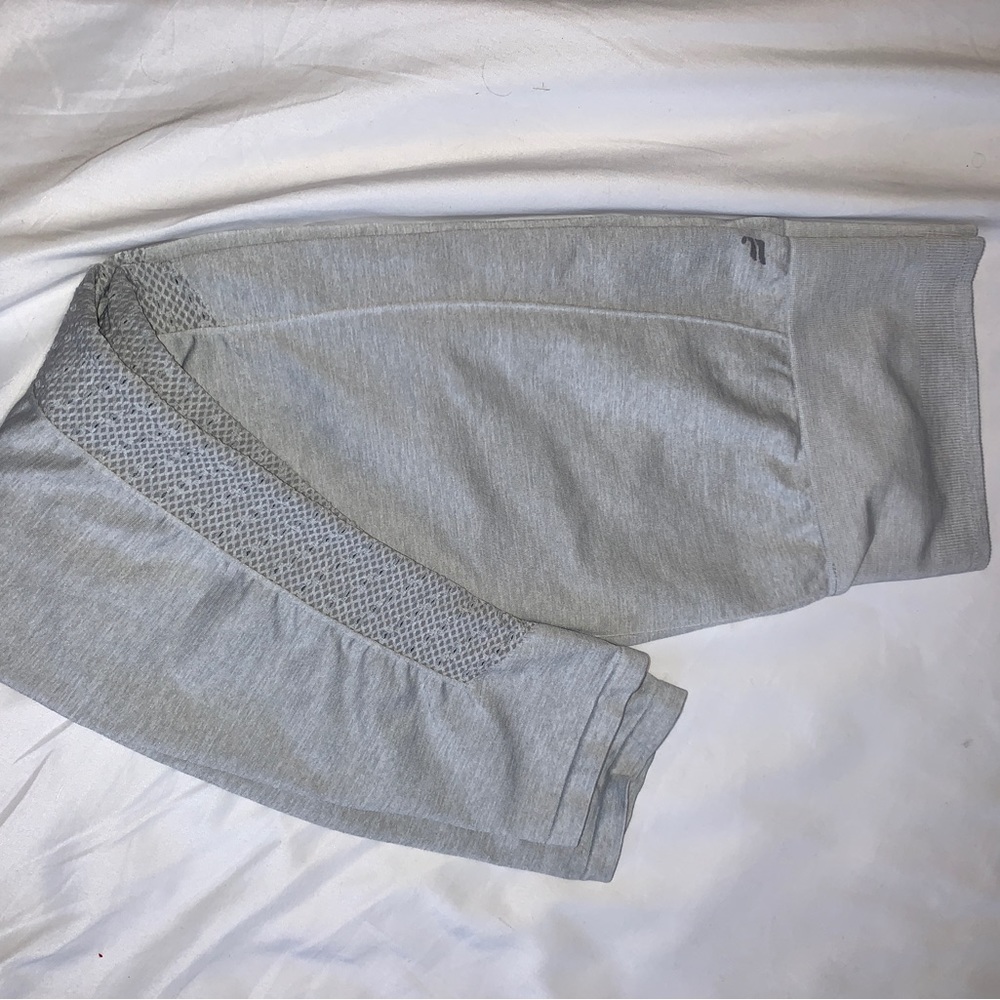 grey Fabletics capri workout leggings